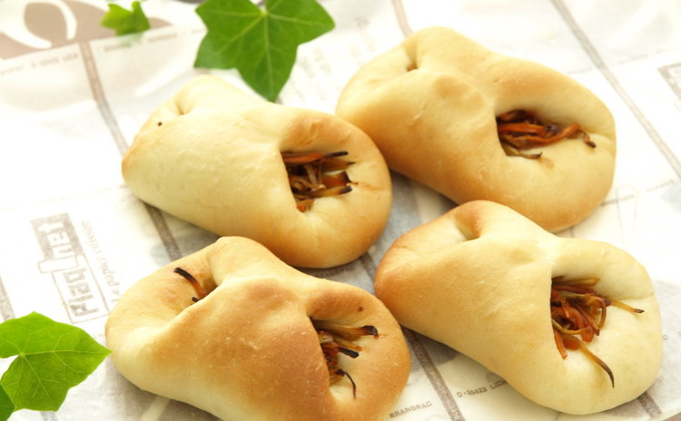 手捏ねで惣菜パン2種!きんぴらパンとハムチーズパン