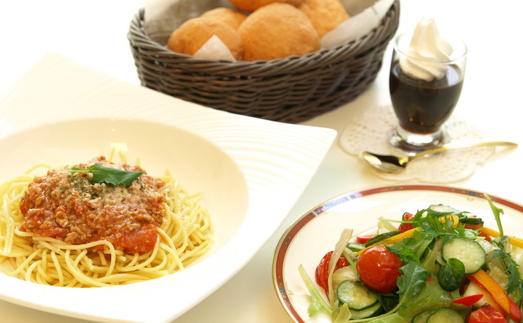 トマトを楽しむ!パスタ・トマトパン・サラダ&コーヒーゼリー♪