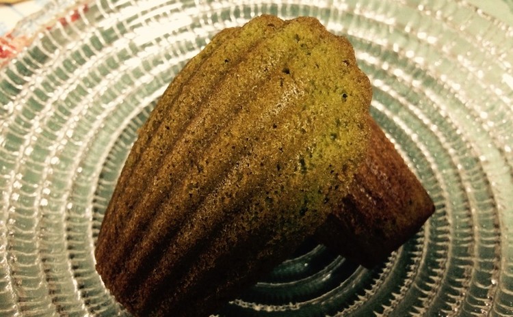 ベーコンチーズペッパーのスコーンと抹茶のマドレーヌ
