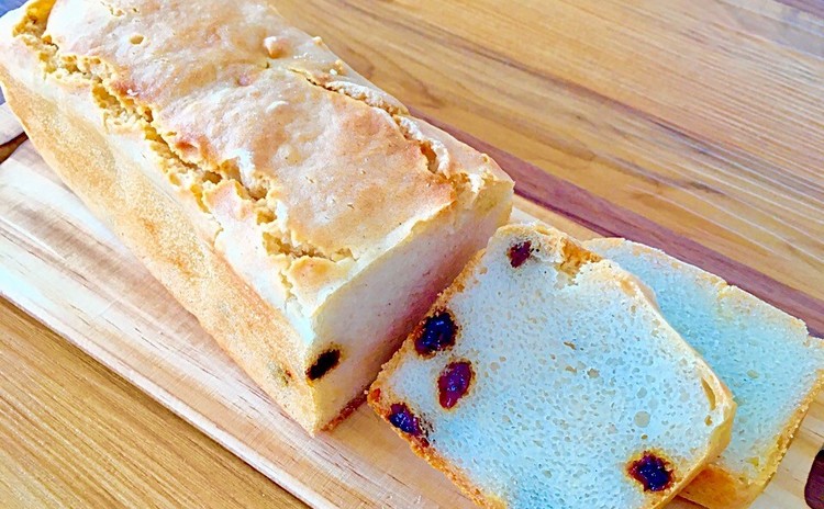 グルテンフリー!米粉でほんのり甘いレーズンパンと濃厚抹茶マフィン