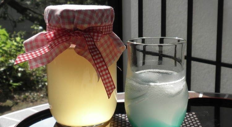 松葉レモンの漢方酵素ドリンク作り