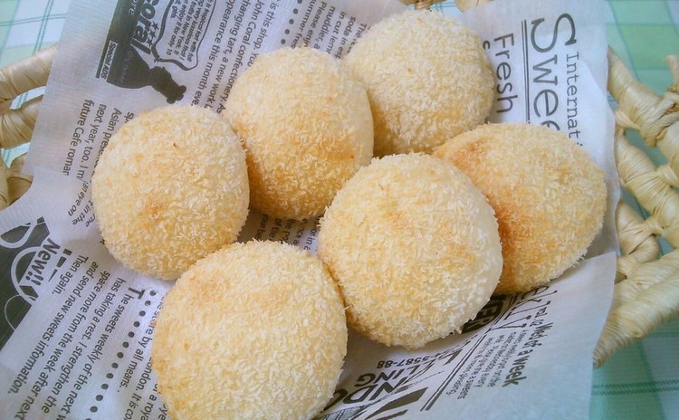 ココナッツオイルとココナッツシュガーでココナッツパン!