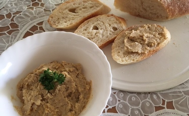 国産小麦派?リスドォル派?バタール作り比べ! ひよこ豆ディップ付