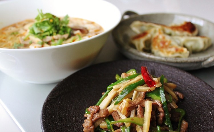 王道青椒肉絲&旨辛酸辣湯麺&電撃小籠包餃子!