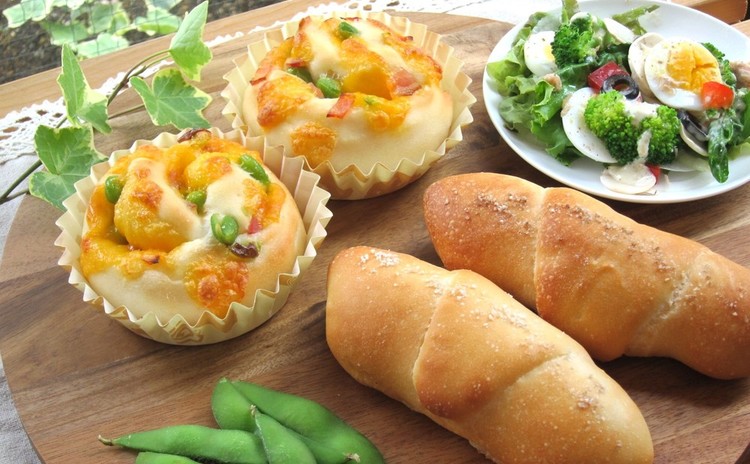 絶品!塩バターパンと枝豆ロール ホシノ天然酵母で(ニース風サラダ付き)