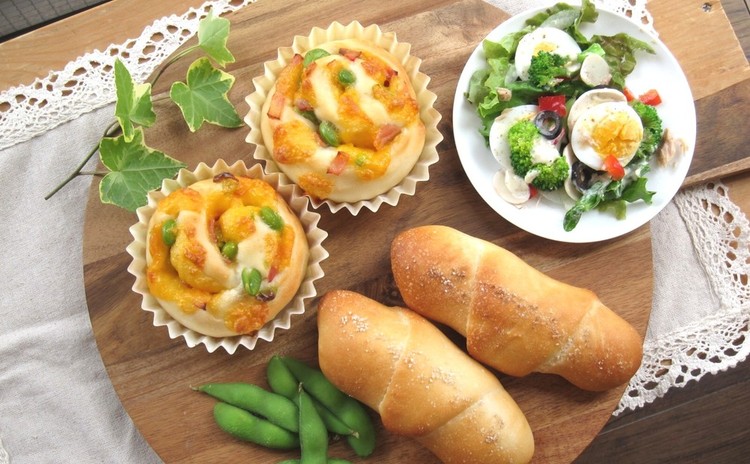 絶品!塩バターパンと枝豆ロール ホシノ天然酵母で(ニース風サラダ付き)