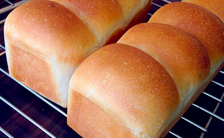 ミニ食パン、メロンパン、チーズクッペを作ります♪