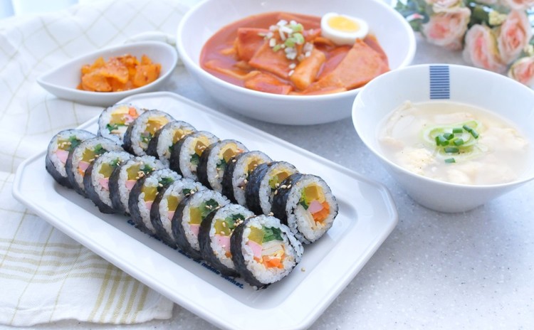 【お持ち帰りあり!】韓国の国民食、キンパとトッポッキを作りましょう。