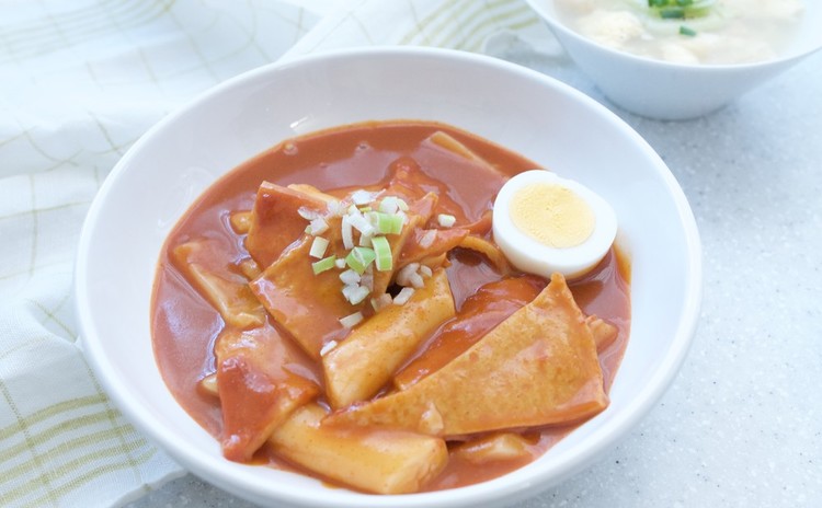 【お持ち帰りあり!】韓国の国民食、キンパとトッポッキを作りましょう。