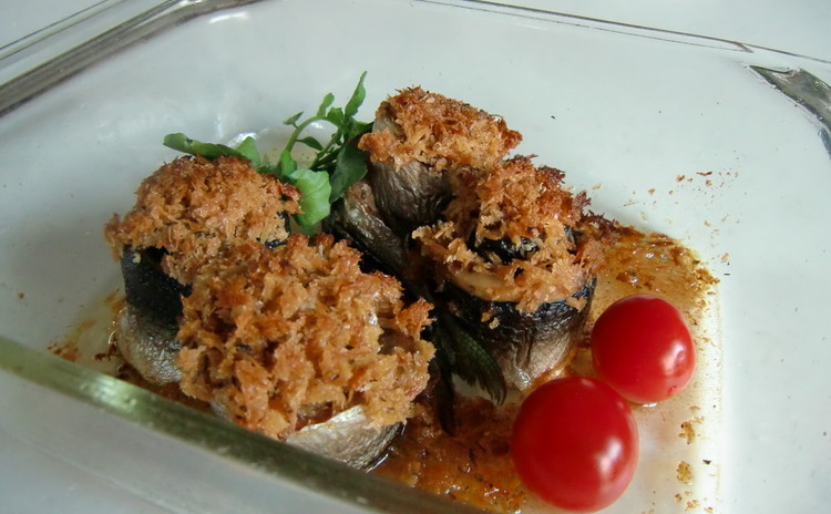 砂糖、油脂なし! しっとり美味しいパンとスパイスハーブの秋刀魚ロール♪
