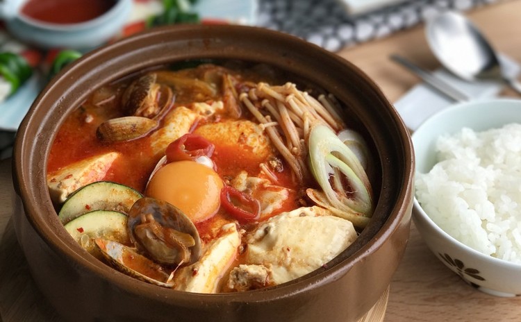 いつも人気!スンドゥブチゲ。チャプチェとイカのカンフェ