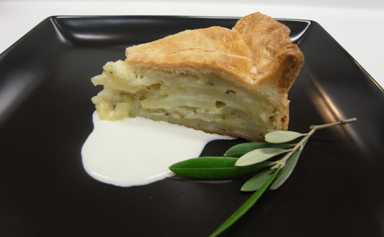 フランス風クリーミーなポテトタルト リンゴとプルーンの赤ワイン煮