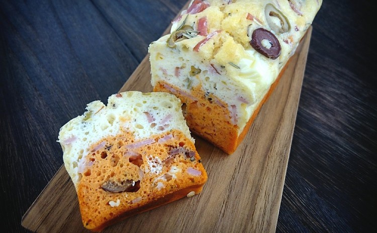 テーブルが華やぐ!2色のケークサレとクリスマスピクルス