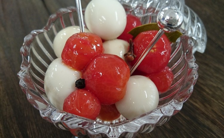 テーブルが華やぐ!2色のケークサレとクリスマスピクルス