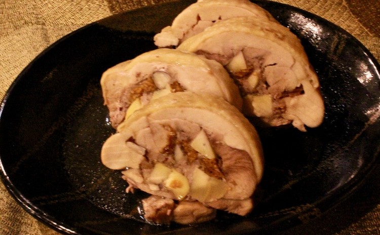 シックな黒でおもてなし!黒豆とスペアリブ煮、栗とナッツ鶏肉のロール蒸