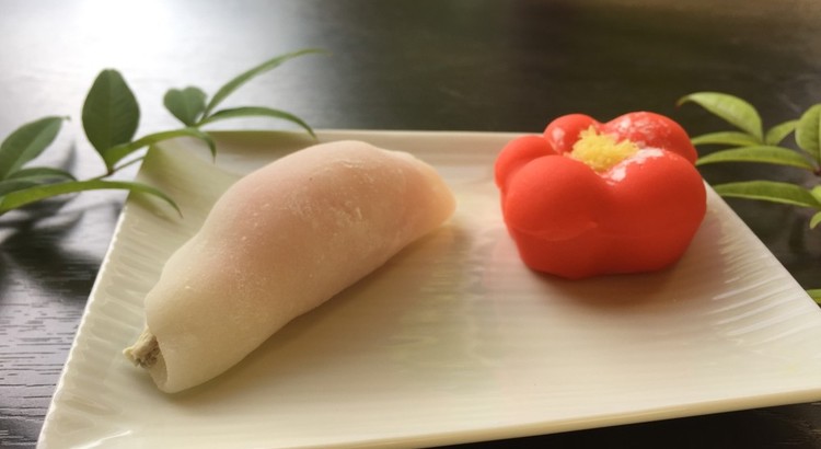”花びら餅”と煉り切りで作る”紅梅”