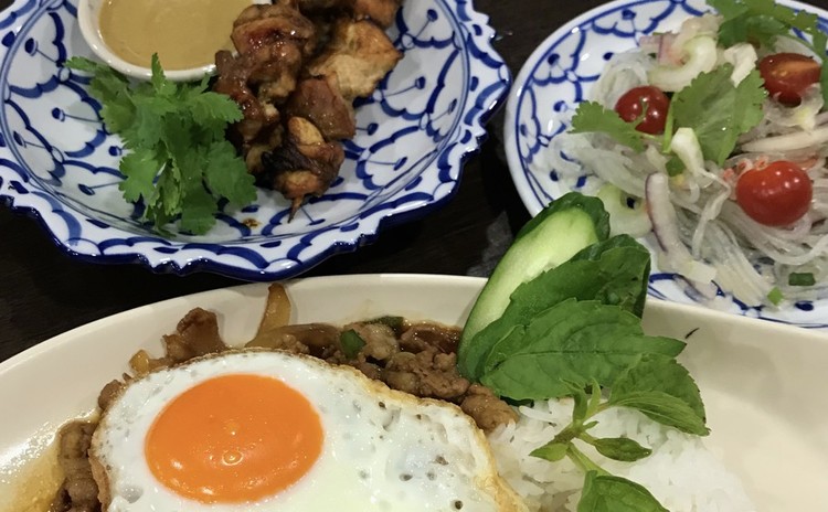 大人気のタイ料理を作りましょう♫ ガバオライスとチキンサテ