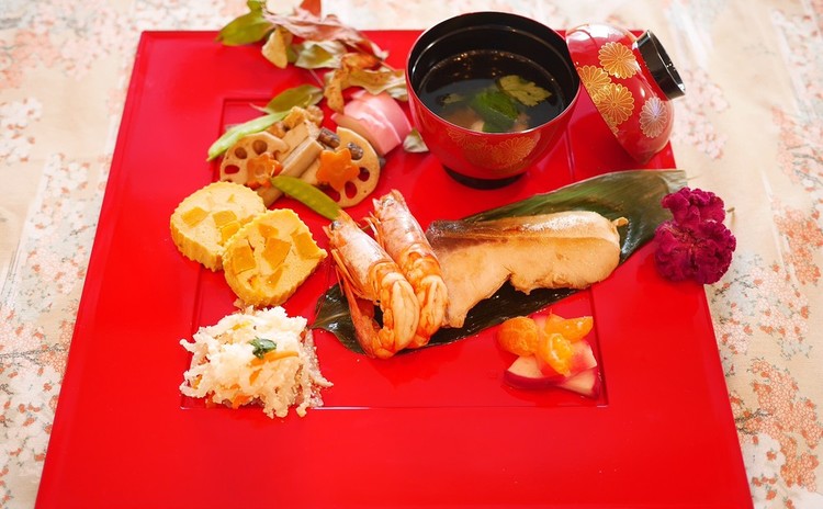 BIO和食研究家のオリジナルおせち料理 8品。持ち帰りあり