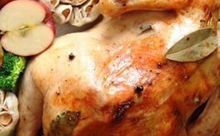 【お持ち帰り】クリスマスの丸鶏1羽&特製ソース+彩サラダ+スイーツ付♡