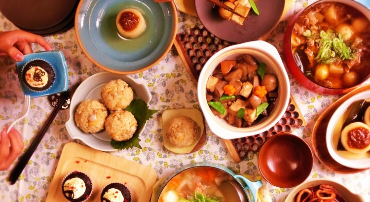 煮物ができると料理上手に見られるかも!?伝統的な煮物とモノクロケーキ