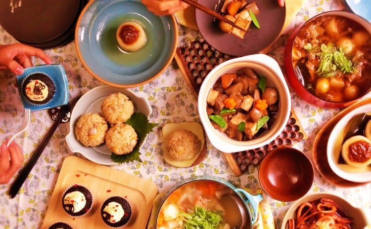 煮物ができると料理上手に見られるかも!?伝統的な煮物とモノクロケーキ