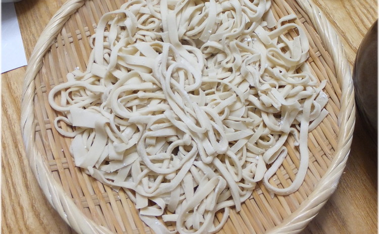 ~鶏1匹”タクハンマリ”と浅漬けキムチと手打ち麺”カルククス”~