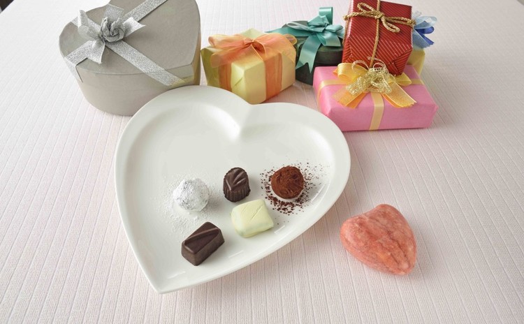 ショコラティエ気分でバレンタインに手作りチョコレートを♡