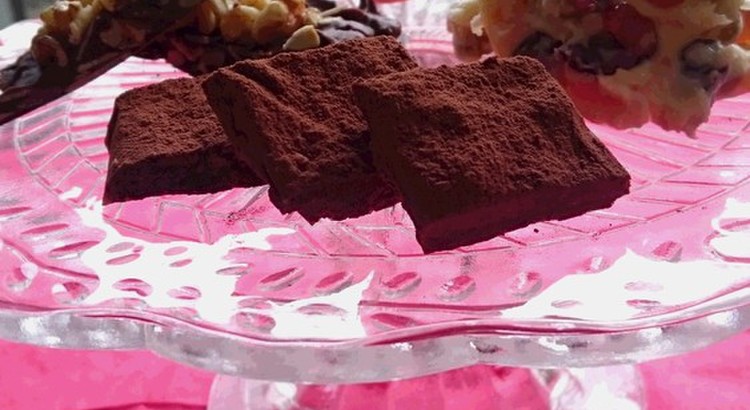 ラム酒が香るチョコ&香ばしいナッツのチョコ と「バッチ・デ・ダマ」