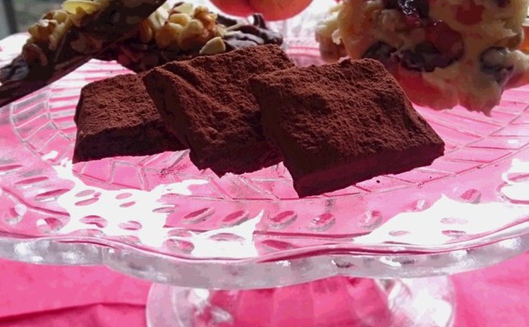 ラム酒が香るチョコ&香ばしいナッツのチョコ と「バッチ・デ・ダマ」