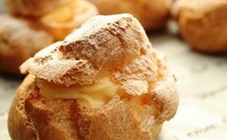 ぱりっとしたシュー皮とこくのあるカスタードのシュークリーム(10個)