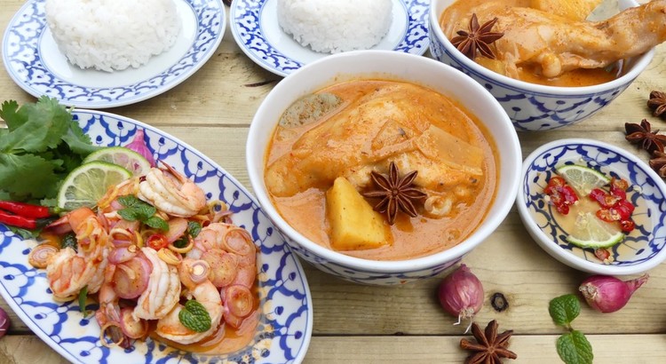 本格タイ料理!人気のマッサマンカレー
