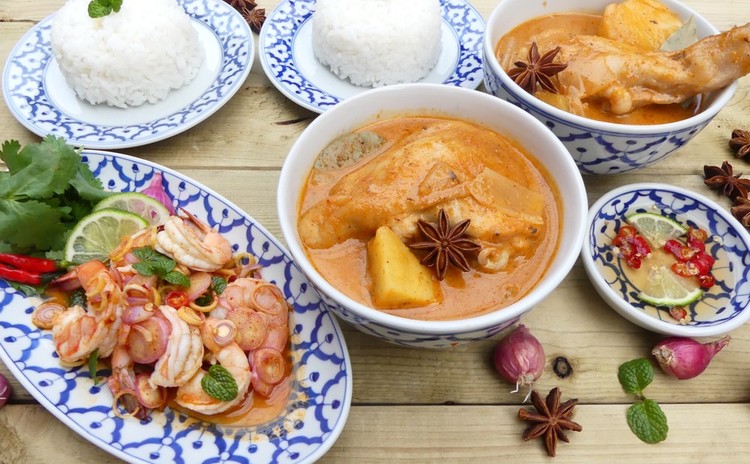 本格タイ料理!人気のマッサマンカレー
