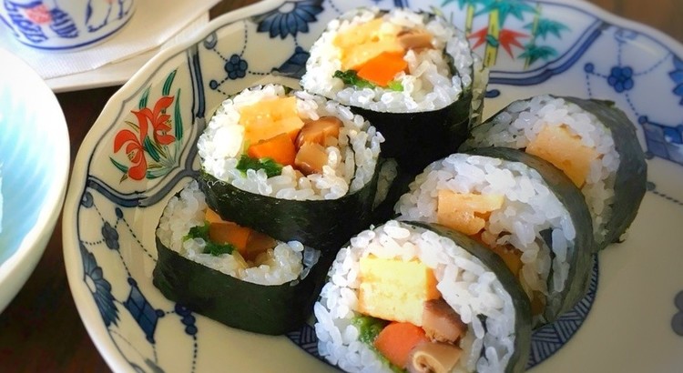 お花見に!ご馳走和食 巻き寿司と茶碗蒸し 他1品