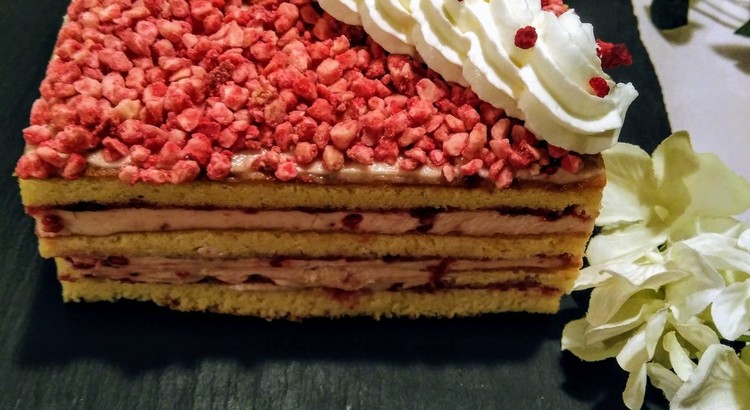 ❤華やかな可愛らしいケーキ❤フランボワジェ春の集まりにぴったりですね♪