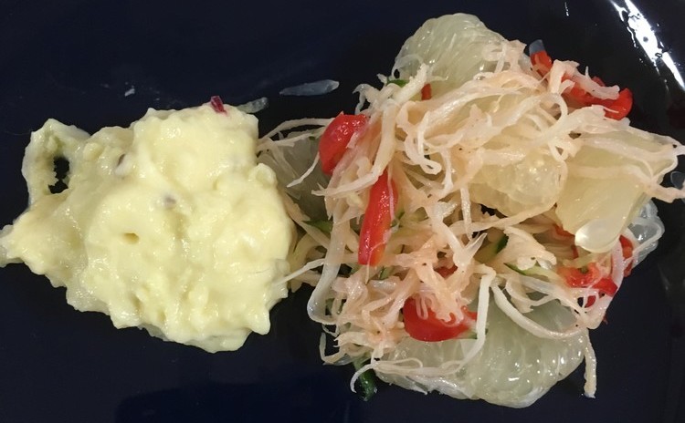 手作りフォカッチャで鯖サンド!野菜たっぷり♡身体喜ぶエスニックプレート