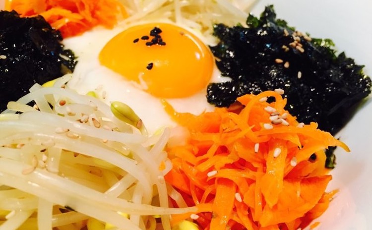 アンプラワーケーキ(韓国料理)100%米粉使用(持ち帰りケーキあり)앙플라워케잌.설기떡ソルギトック、もやしビビンバ콩나물비빔밥