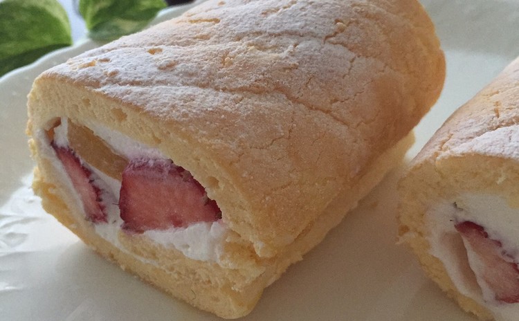 こんなに簡単!!ビスキュイの生地でつくる!フルーツロールケーキ
