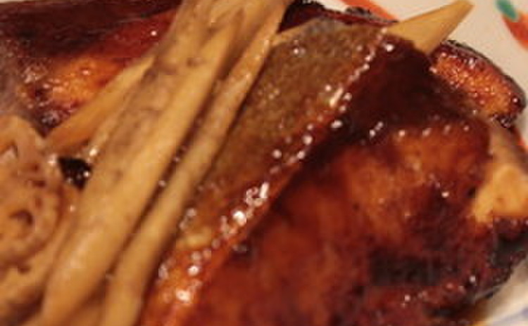ブリを丸ごと一本使い切りましょう!黒酢照り焼き、お刺身サラダ、スープ煮