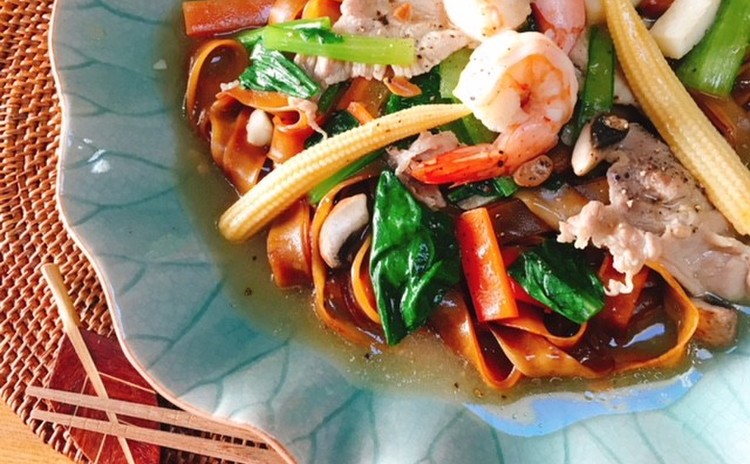 米麺とパンともち米のタイ料理!/王道メニューのその先へ。