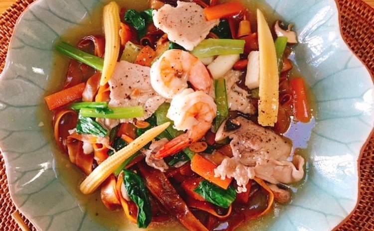 米麺とパンともち米のタイ料理!/王道メニューのその先へ。