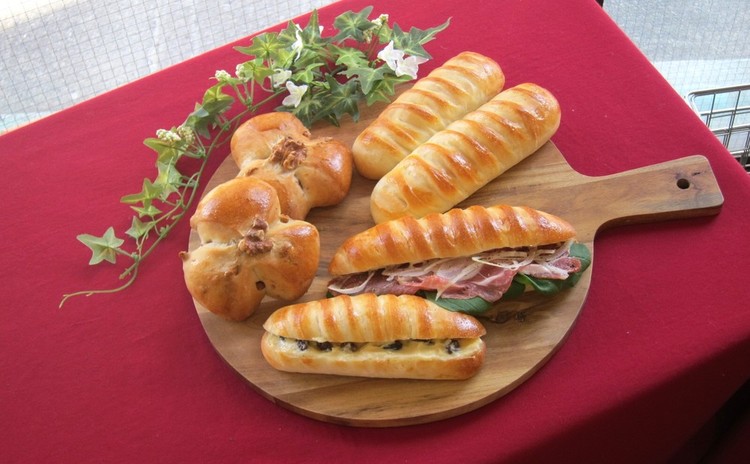 シマシマ模様が可愛い!ヴィエノワサンドとくるみパン ホシノ天然酵母で