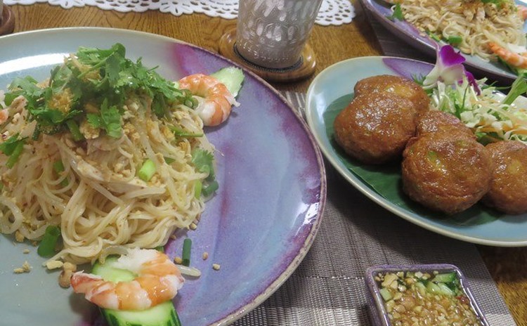 タイ風さつま揚げは、ピリ辛でハーブも入ってぷりぷりでとっても美味しい♪