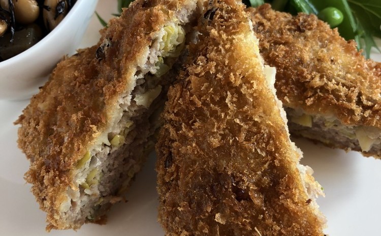 簡単春キャベツのメンチカツと重ね煮ヒジキの常備菜!豆乳イチゴゼリー