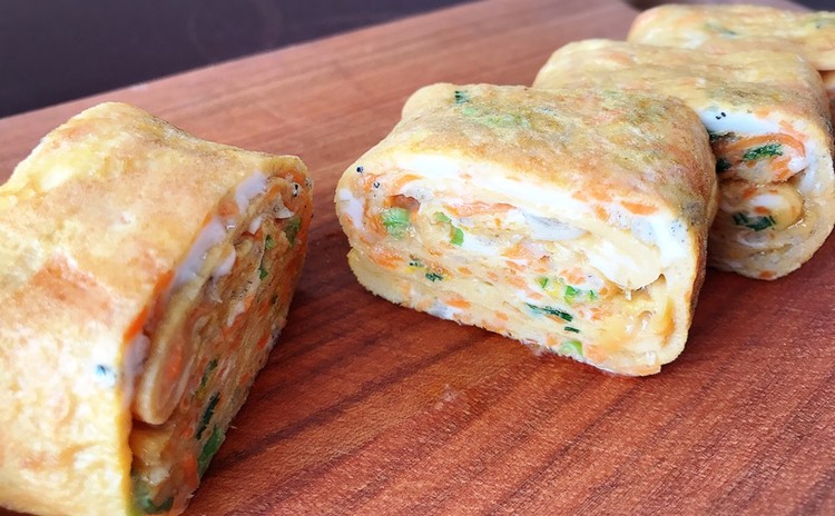鮭とイクラの親子丼としらすのフワフワ卵焼き♪クリームどら焼き他2品