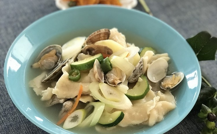韓国すいとん、マンドゥ、カクテギ、心優しいお惣菜満載!