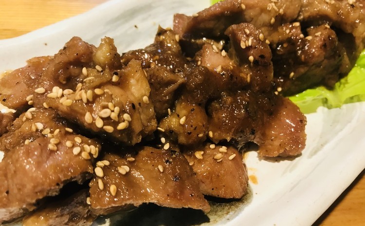 デジカルビ돼지갈비(韓国料理)即席キムチ배추겉절이、ネギゾレギ파초절이、サムジャン쌈장、大根酢付け무초절이(お土産あり)