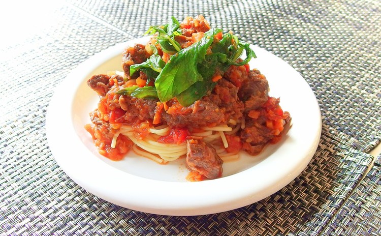 パスタ屋へようこそ! 4種のソースと華やかオニオンブロッサム他、サラダ