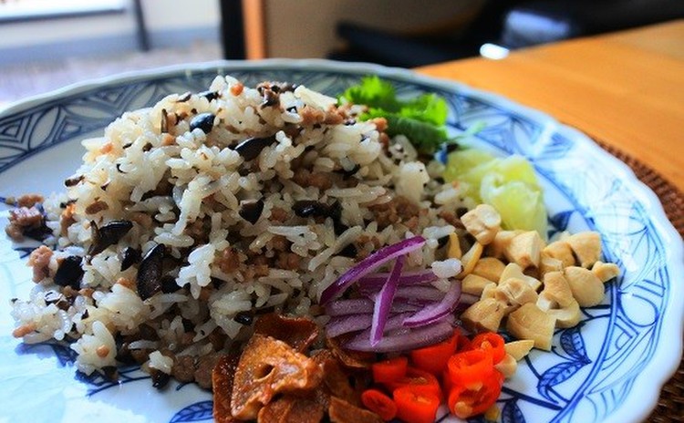 オリーブごはんと海老のカレー炒めチューチークン&肉団子の美味しいスープ