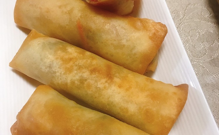 ごく薄皮の春餅と手作り皮の春巻、手打ちの上海焼きそば