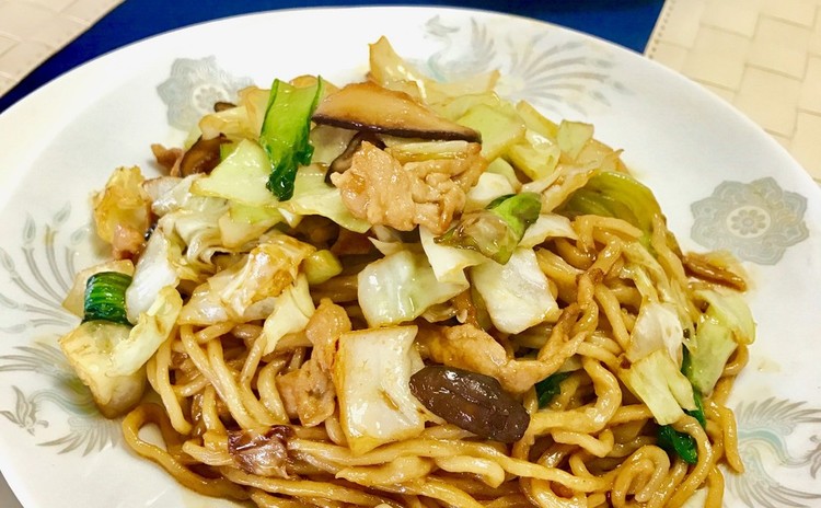 ごく薄皮の春餅と手作り皮の春巻、手打ちの上海焼きそば